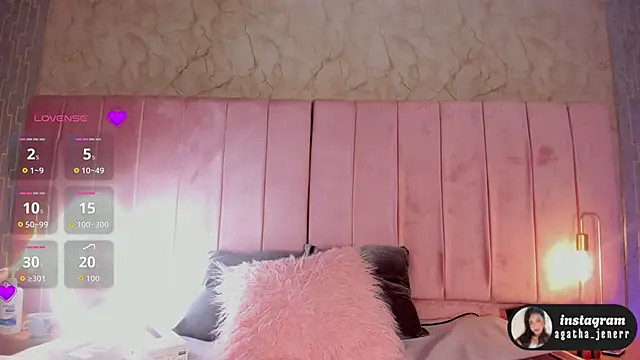 Snapshot of agatha_jener chatting on June 4, 11:38 am agatha jener online show from June 4, 11:38 am
