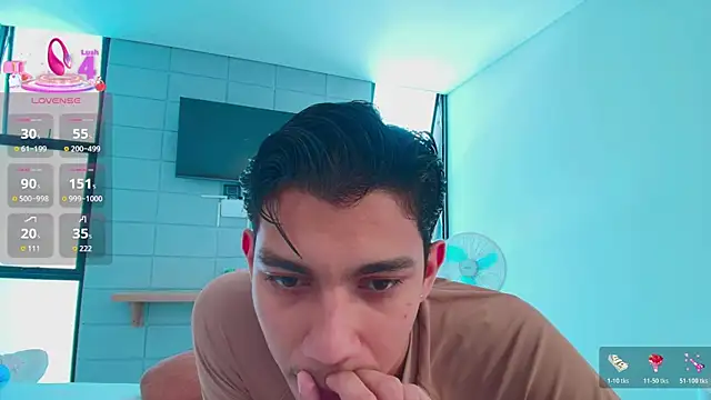 Snapshot of samucamx_ chatting on July 6, 6:21 pm samucamx online show from July 6, 6:21 pm