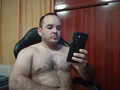 Snapshot of ososkr39 chatting on October 24, 2:13 pm ososkr39 online show from October 24, 2:13 pm