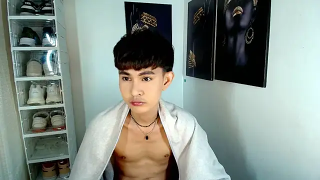 xxxhugecocktwinkxxx online show from November 4, 5:45 pm