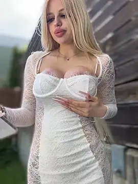 Steffi Snowbunny online show from May 3, 1:06 pm