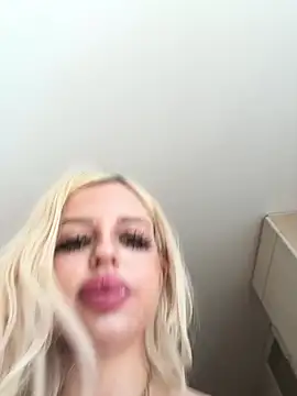 Snapshot of Steffi_Snowbunny chatting on June 18, 1:15 pm Steffi Snowbunny online show from June 18, 1:15 pm