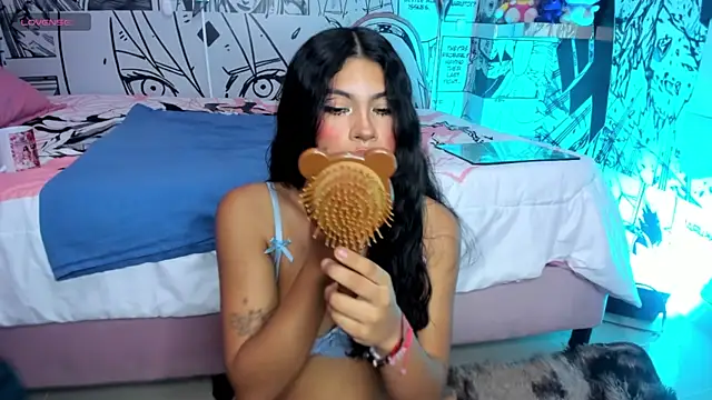 Snapshot of Megan_cute4u chatting on August 2, 3:27 am Megan cute4u online show from August 2, 3:27 am