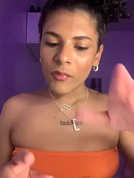 luluzinhax online show from November 13, 4:55 am