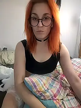 Snapshot of _Pipi_ chatting on April 28, 1:05 pm Pipi online show from April 28, 1:05 pm