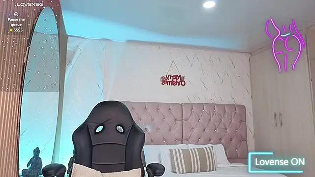 eliza eup online show from December 14, 7:40 pm