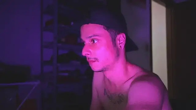 Snapshot of chrisalmeid_ chatting on September 21, 1:07 am chrisalmeid  online show from September 21, 1:07 am