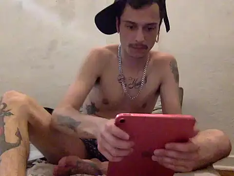 Snapshot of chrisalmeid_ chatting on October 13, 12:54 am chrisalmeid  online show from October 13, 12:54 am