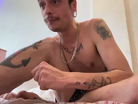 Snapshot of chrisalmeid_ chatting on October 13, 8:20 pm chrisalmeid  online show from October 13, 8:20 pm