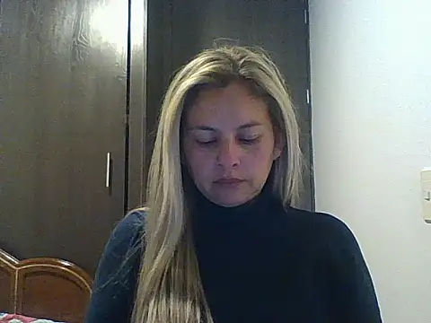 Snapshot of Valery__Rouse_ chatting on September 19, 3:52 am Valery Rouse online show from September 19, 3:52 am