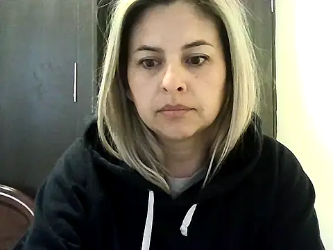 Snapshot of Valery__Rouse_ chatting on October 19, 2:18 pm Valery Rouse online show from October 19, 2:18 pm