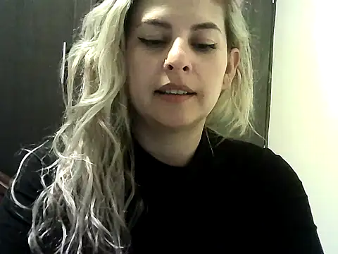 Snapshot of Valery__Rouse_ chatting on October 26, 4:18 am Valery Rouse online show from October 26, 4:18 am