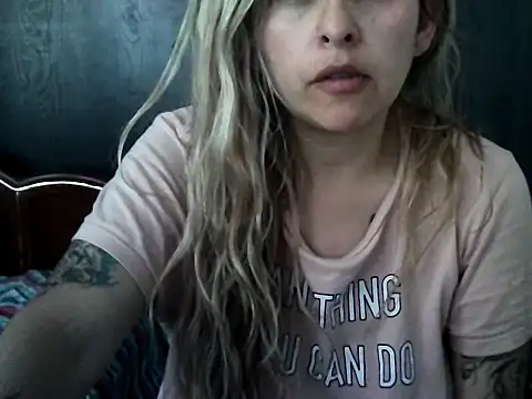 Snapshot of Valery__Rouse_ chatting on October 27, 4:11 pm Valery Rouse online show from October 27, 4:11 pm