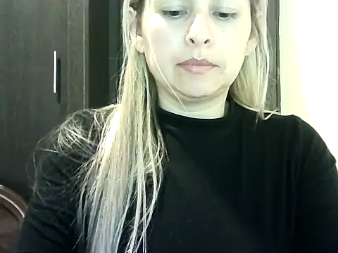 Snapshot of Valery__Rouse_ chatting on November 2, 3:31 am Valery Rouse online show from November 2, 3:31 am