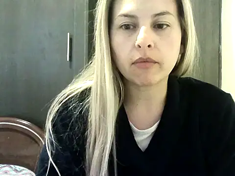 Snapshot of Valery__Rouse_ chatting on November 2, 3:47 pm Valery Rouse online show from November 2, 3:47 pm