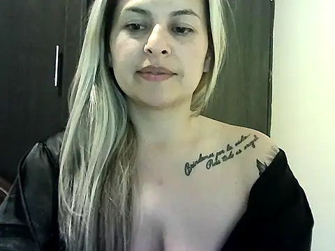 Snapshot of Valery__Rouse_ chatting on November 10, 3:05 am Valery Rouse online show from November 10, 3:05 am