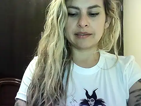 Snapshot of Valery__Rouse_ chatting on November 28, 4:15 am Valery Rouse online show from November 28, 4:15 am