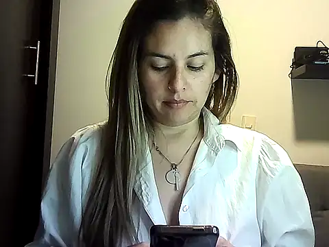 Valery  Rouse  online show from April 30, 1:56 am