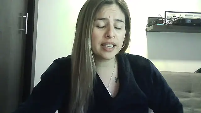 Valery  Rouse  online show from May 3, 8:59 pm