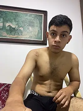 Snapshot of Young_handsome chatting on November 13, 5:45 pm Young handsome online show from November 13, 5:45 pm