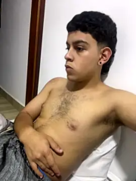 Snapshot of Young_handsome chatting on November 27, 1:29 am Young handsome online show from November 27, 1:29 am