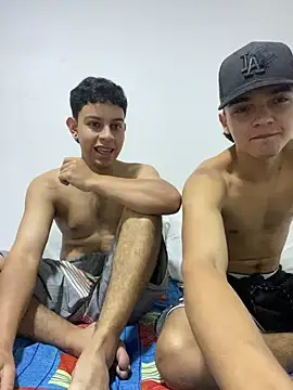 Snapshot of Young_handsome chatting on December 4, 7:55 pm Young handsome online show from December 4, 7:55 pm