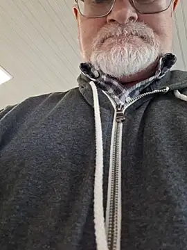 georgeww62 online show from May 1, 12:43 pm