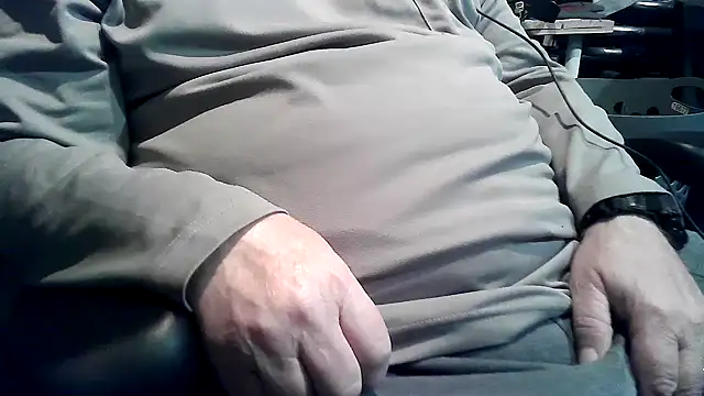 georgeww62 online show from May 2, 11:54 pm