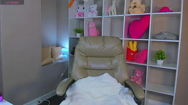 Lynn Martin online show from September 26, 1:09 am