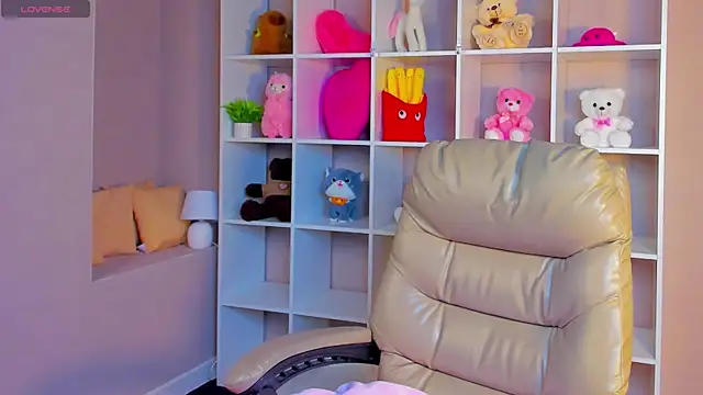 Lynn Martin online show from September 30, 1:10 am