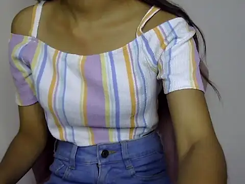 Snapshot of Darlo99 chatting on October 17, 2:19 pm Darlo99 online show from October 17, 2:19 pm