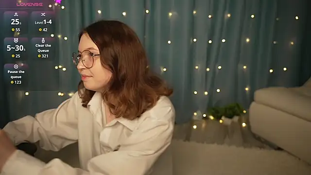 Snapshot of Ruminelle chatting on September 23, 1:47 pm Ruminelle online show from September 23, 1:47 pm