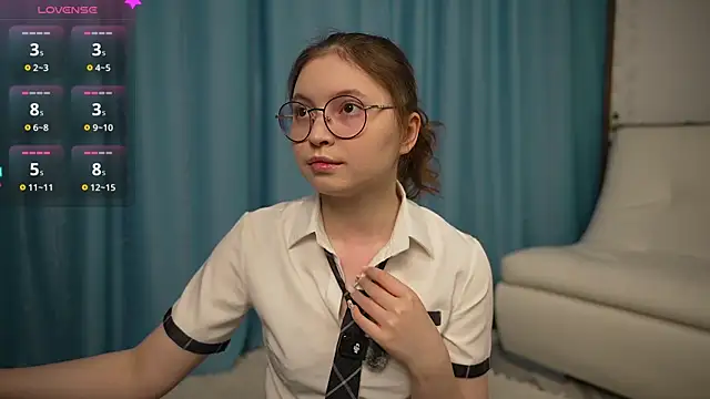 Snapshot of Ruminelle chatting on October 10, 1:21 pm Ruminelle online show from October 10, 1:21 pm