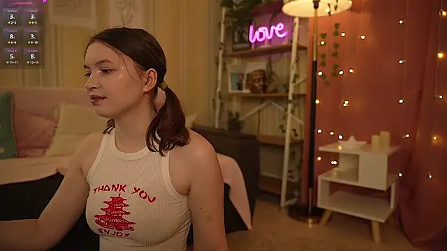 Snapshot of Ruminelle chatting on November 14, 12:37 pm Ruminelle online show from November 14, 12:37 pm