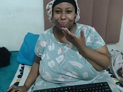 Chubby Queenx255 online show from October 15, 4:01 am