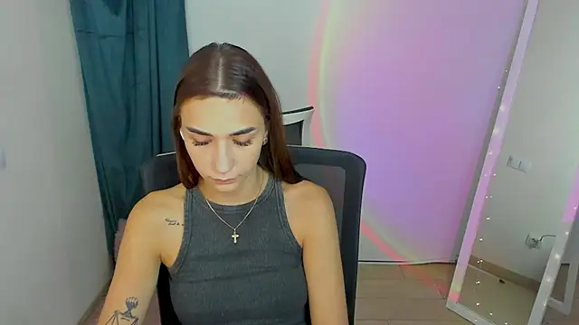 Snapshot of Bella_Night4 chatting on August 3, 6:23 am Bella Night4 online show from August 3, 6:23 am
