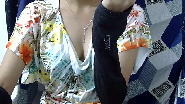Snapshot of Riva_arora01 chatting on May 31, 12:56 pm Riva arora01 online show from May 31, 12:56 pm