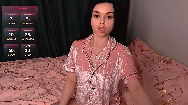 Snapshot of Luxuryy_baby chatting on November 23, 4:51 pm Luxuryy baby online show from November 23, 4:51 pm