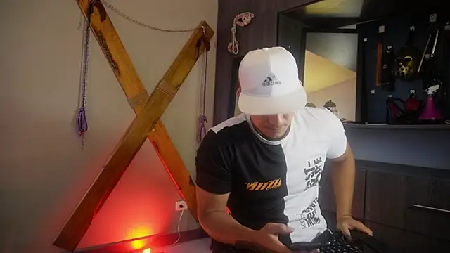 massimo vidal  online show from September 15, 2:50 pm