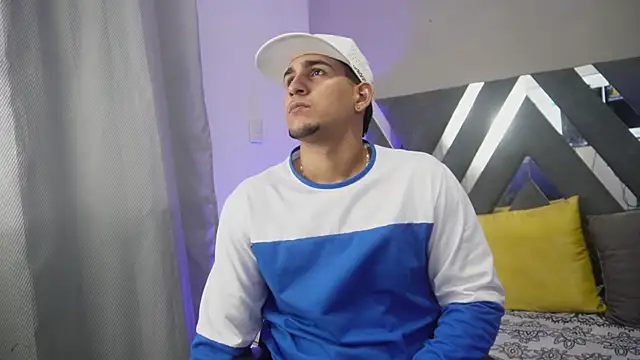 massimo vidal  online show from October 4, 3:37 am