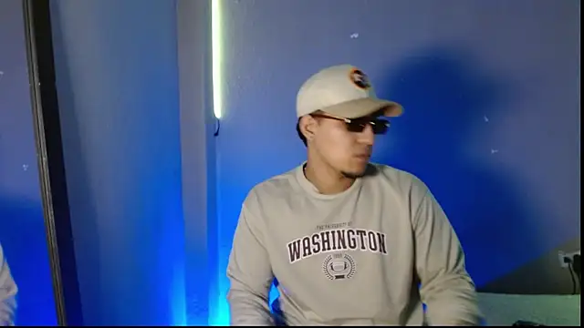 massimo vidal  online show from December 5, 1:36 am