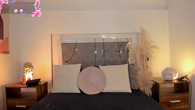 lea walkerr online show from February 2, 7:34 pm