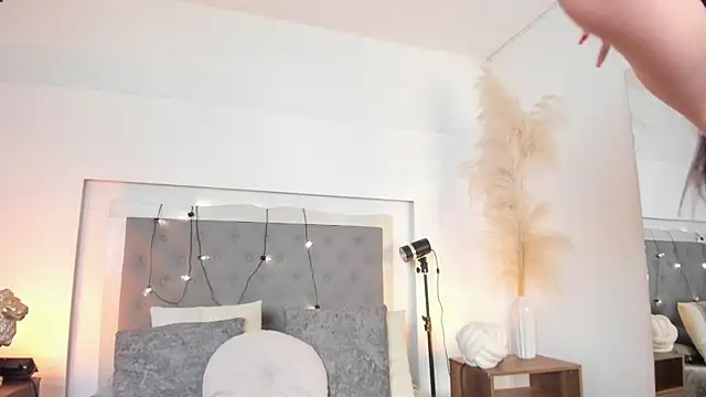 lea walkerr online show from February 28, 7:26 pm