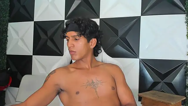 bull cam online show from November 18, 8:13 pm