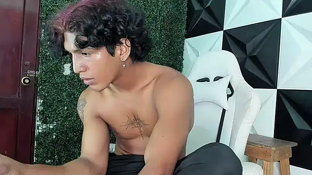 bull cam online show from December 14, 2:11 pm