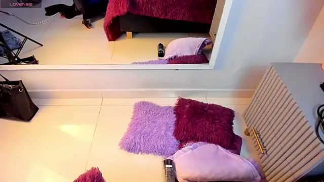 Mia Valentine  online show from March 6, 8:16 pm