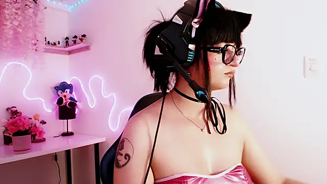 Lunyhose online show from December 3, 7:34 pm