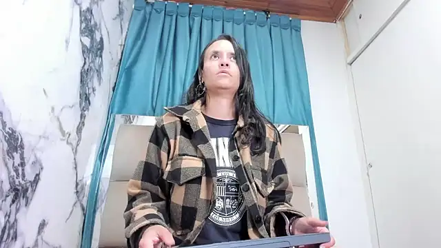 Snapshot of maraa_X chatting on November 16, 1:49 pm maraa X online show from November 16, 1:49 pm