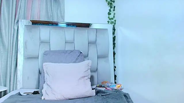 Snapshot of maraa_X chatting on November 28, 7:38 pm maraa X online show from November 28, 7:38 pm