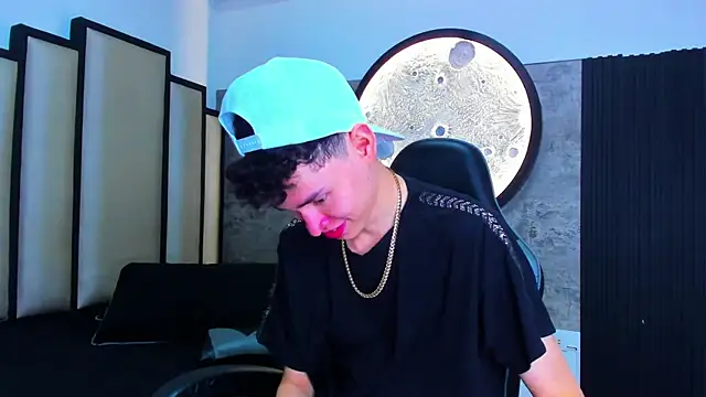 Snapshot of Deivid_oficial20 chatting on October 28, 7:27 pm Deivid oficial20 online show from October 28, 7:27 pm